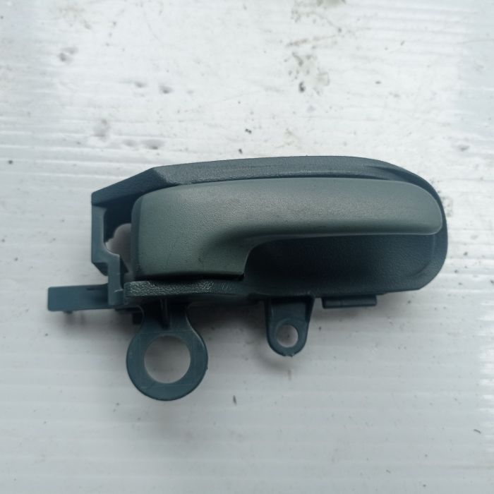 Ручка открывания двери правая внутренняя Toyota Yaris 3d 1999 - 2005 г.в, 1.3 бензин