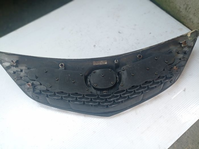 Решітка радіатора Mazda 3 BK 2004 - 2009 р.в., хетчбек, BP4K50711