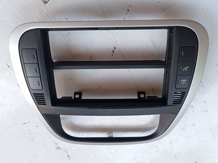 Рамка передней консоли Citroen C3 1.6 HDI, 9653074277