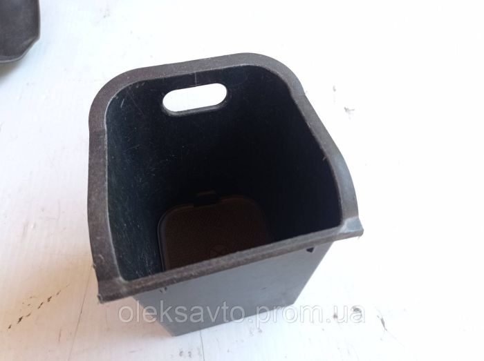 Бардачок туннеля Mercedes-Benz CLA 250, A1766830605