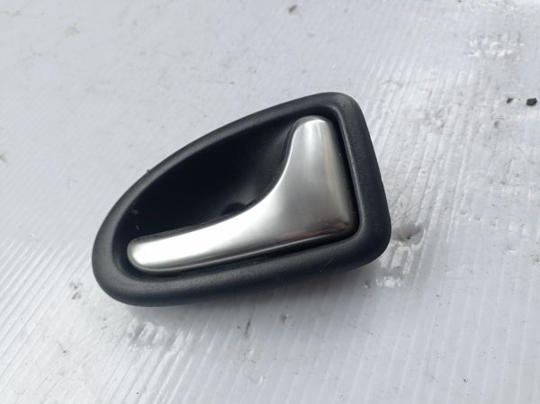 Ручка двери правая Renault Clio 2