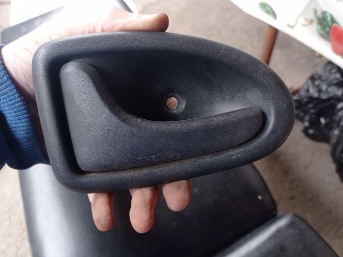 Ручка дверей ліва ззаду внутрішня Renault Clio 2 7700415974