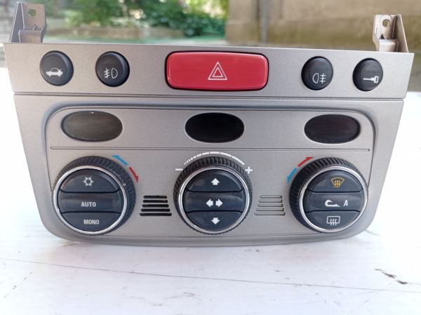 Панель управления климатом Alfa Romeo 5D 147 1.6 бензин рестайлинг, 01560513690