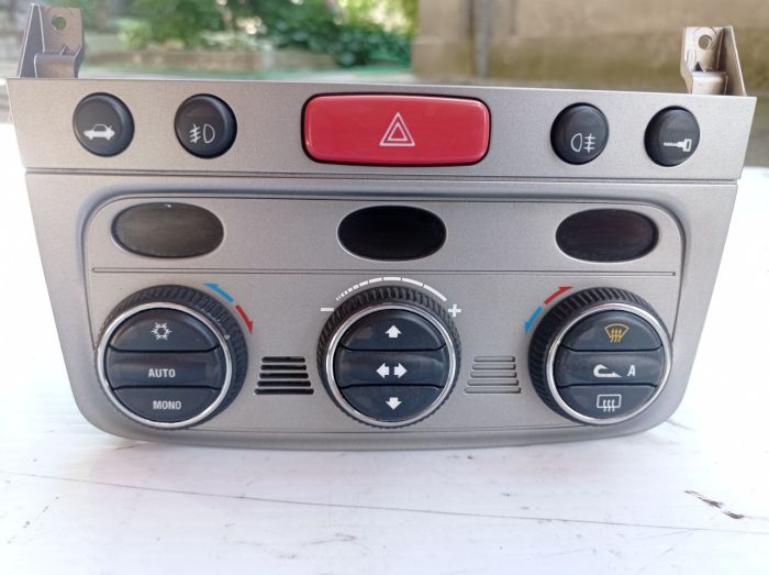 Панель управления климатом Alfa Romeo 5D 147 1.6 бензин рестайлинг, 01560513690