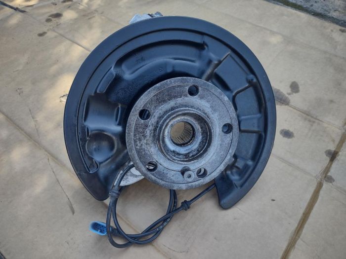 Поворотный кулак задний правый Mercedes-Benz CLA 250, 4*4, 2.0 бензин, A2460106