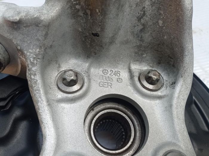 Поворотный кулак задний левый Mercedes-Benz CLA 250, 4*4, 2.0 бензин, A2460006