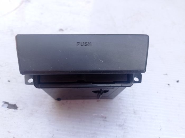 Пепельница Toyota Avensis Т22 2.0 D-4D, 74102-05030