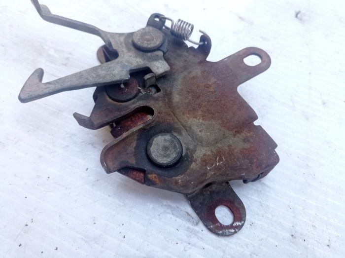 Замок капота Toyota Avensis Т22 2.0 D-4D, 5351005020