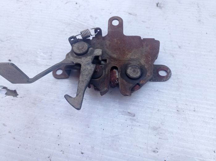Замок капота Toyota Avensis Т22 2.0 D-4D, 5351005020