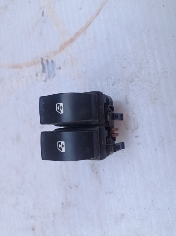 Кнопки стеклоподъемника заднего стекла Renault Megane 2, 315040A