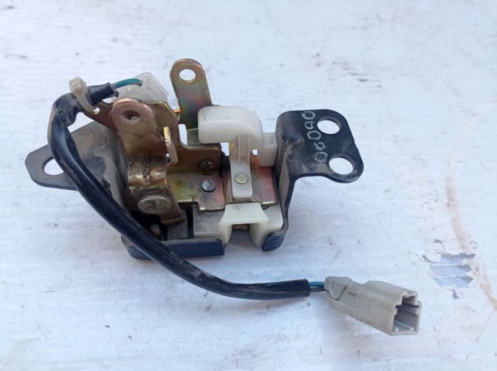 Замок кришки багажника Honda CRV 2, 2.2, 74805S9A003