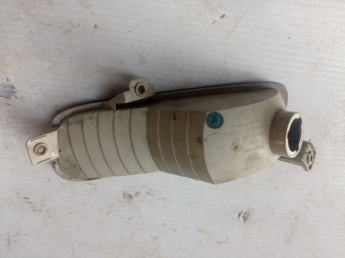 Поворотник передний правый, левый Fiat/Alfa/Lancia 51858822, 51858823