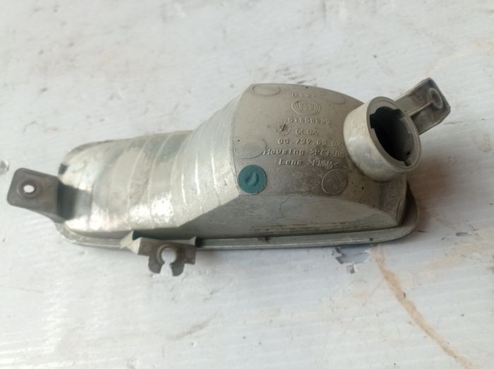Поворотник передний правый, левый Fiat/Alfa/Lancia 51858822, 51858823