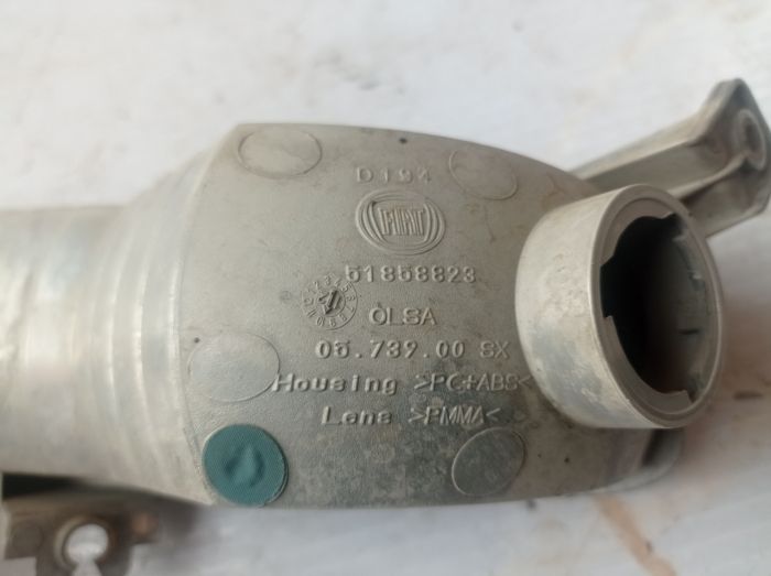Поворотник передний правый, левый Fiat/Alfa/Lancia 51858822, 51858823