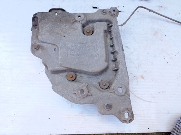 Кронштейн крепления компрессора пневмоподвески Citroen C4 Picasso 2007 - 2014 г.в, 4154043536