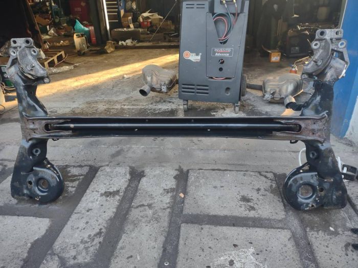 Балка задней подвески под пневму Citroen C4 Picasso 2007 - 2014 г.в
