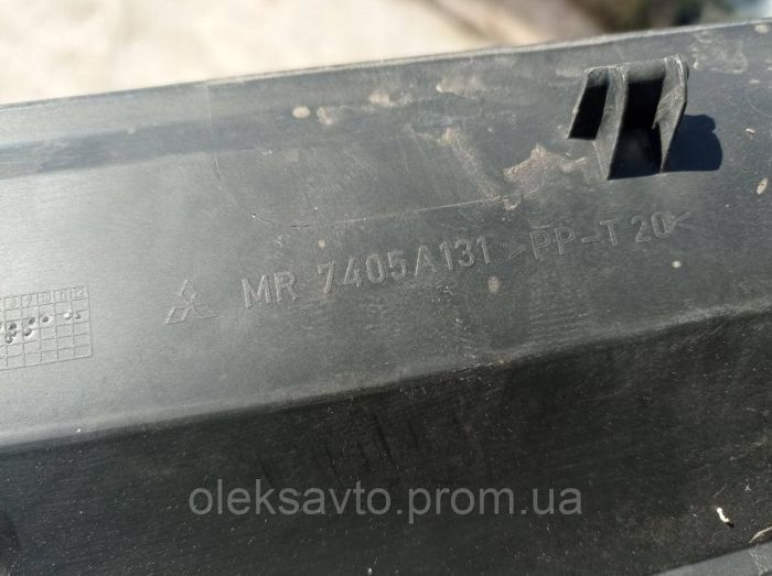 Жабо, решетка дворников Mitsubishi Colt, MR7405A131