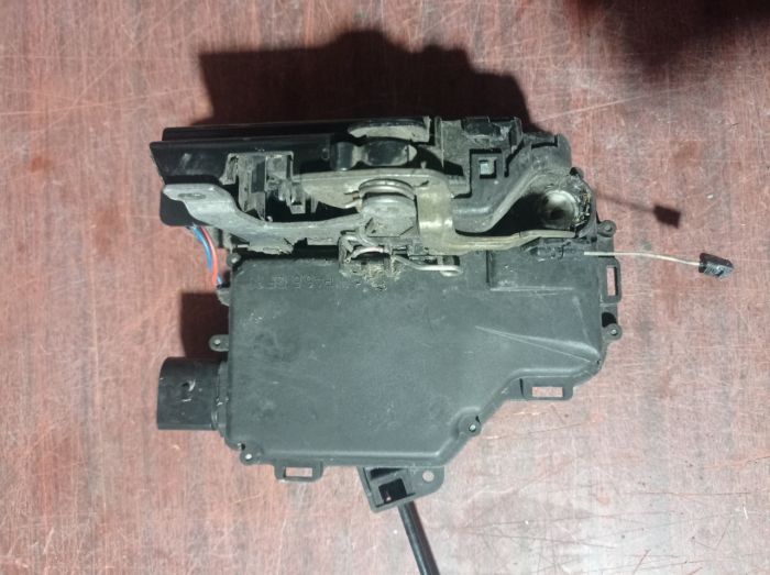 Замок левой двери Volkswagen Lupo 8 pin