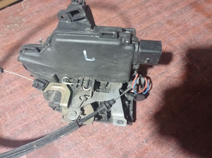 Замок левой двери Volkswagen Lupo 8 pin