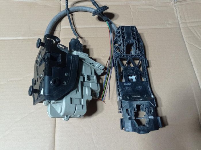 Замок правих задніх дверей VAG Porsche AUDI A4 B8, 8KO839016, 5N0839885H