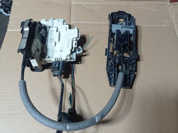 Замок правих задніх дверей VAG Porsche AUDI A4 B8, 8KO839016, 5N0839885H