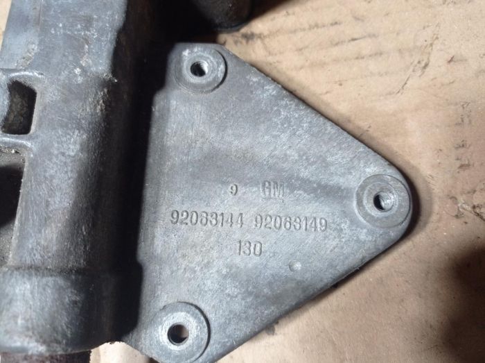 Кронштейн клапана ЭГР, клапан ЭГР Chevrolet lacetti 1.8, 92063144,92063149