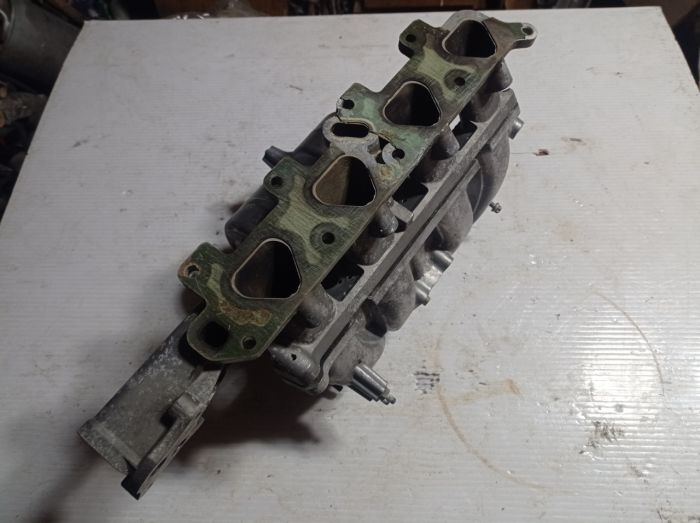 Впускной коллектор Opel Astra G, Opel Astra 1,4 - 1,6 16V. 90530852