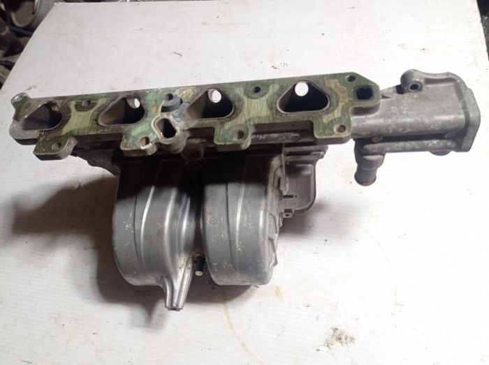Впускной коллектор Opel Astra G, Opel Astra 1,4 - 1,6 16V. 90530852