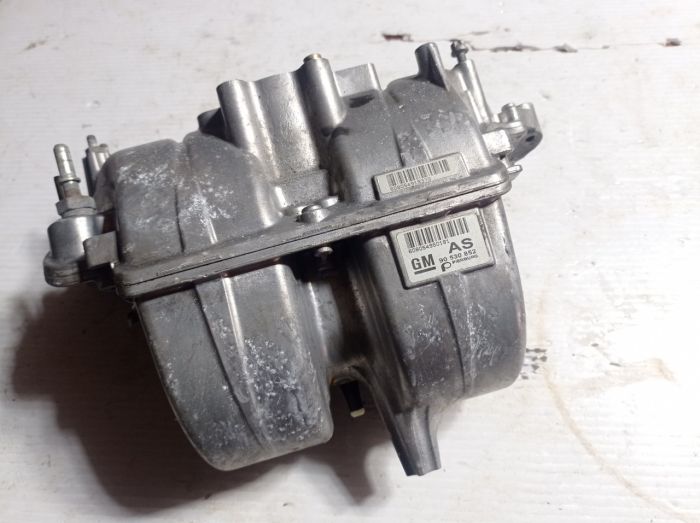 Впускной коллектор Opel Astra G, Opel Astra 1,4 - 1,6 16V. 90530852