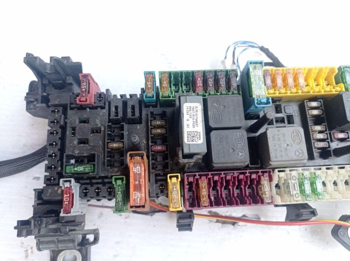Блок предохранителей Mercedes B-Class W246 2011-2018, A2465400240