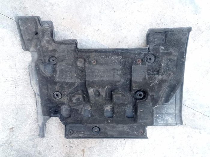 Защита верхняя крышка двигателя Toyota avensis t22 2.0 d4d, 12611-27021