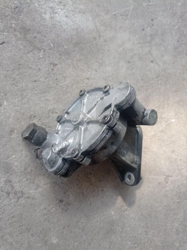 Вакуумный насос Volkswagen VW Transporter T4 2.4 D, 075145100, 72053342