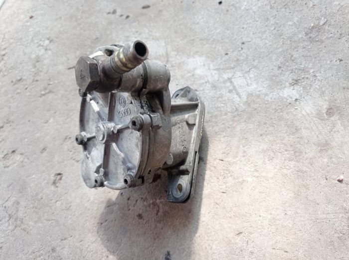 Вакуумный насос Volkswagen VW Transporter T4 2.4 D, 075145100, 72053342