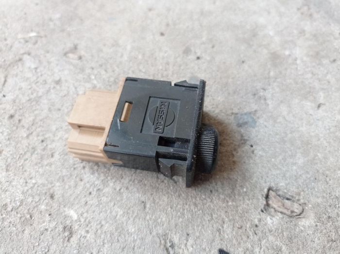 Регулятор корректора фар Nissan, 2519036R60