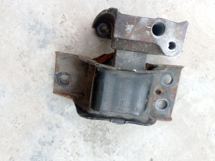 Подушка двигателя правая Nissan Micra K12 1.4 бензин, 11210AX600