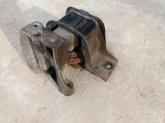 Подушка двигателя правая Nissan Micra K12 1.4 бензин, 11210AX600