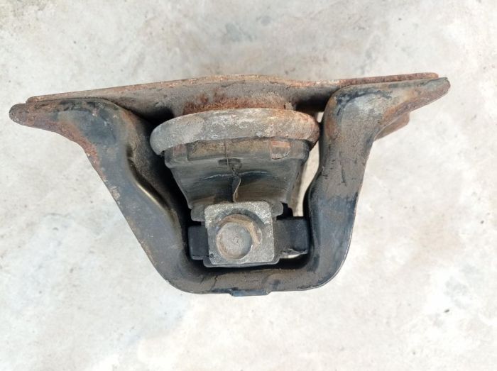 Подушка двигателя правая Nissan Micra K12 1.4 бензин, 11210AX600