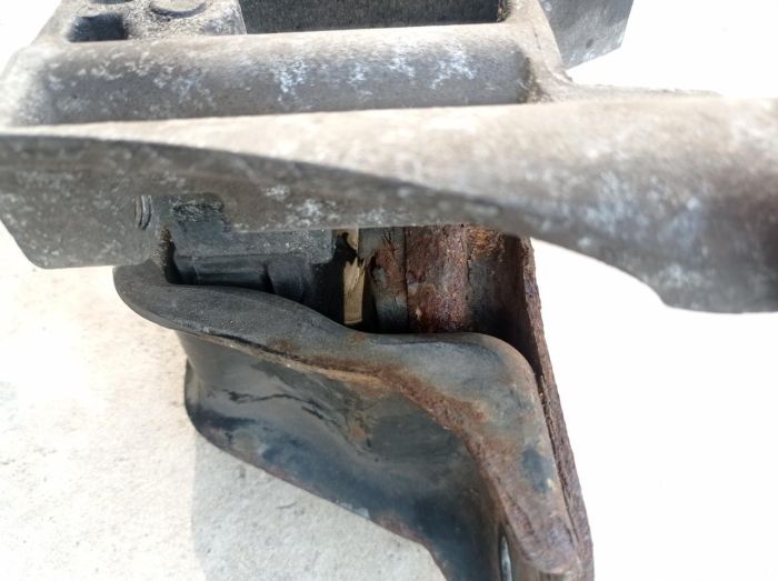 Подушка двигателя правая Nissan Micra K12 1.4 бензин, 11210AX600