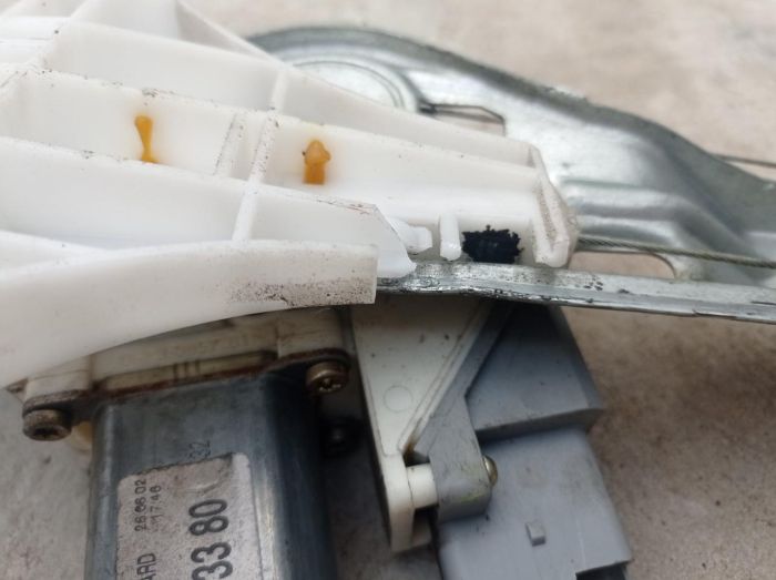 Стеклоподъемник правый задний Citroen C5 2.0 16V 2001 - 2004 г.в., универсал, 9632533380