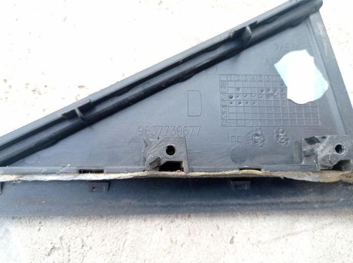 Накладка пластиковая Citroen C5 2.0 16V 2001 - 2004 г.в.,, 9637739677