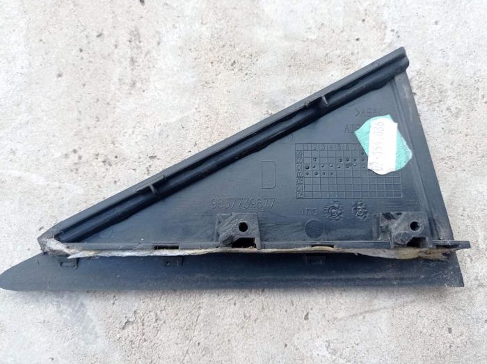 Накладка пластиковая Citroen C5 2.0 16V 2001 - 2004 г.в.,, 9637739677