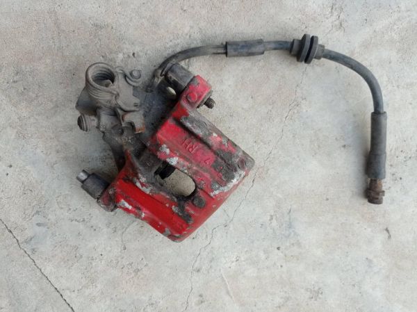 Суппорт тормозной задний правый Mazda 3 BK 2004 - 2009 г.в., хэтчбек 2.3