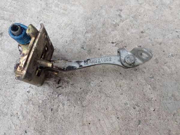 Ограничитель двери задней правой Citroen C5 2.0 16V 2001 - 2004 г.в., универсал, x4ard62517