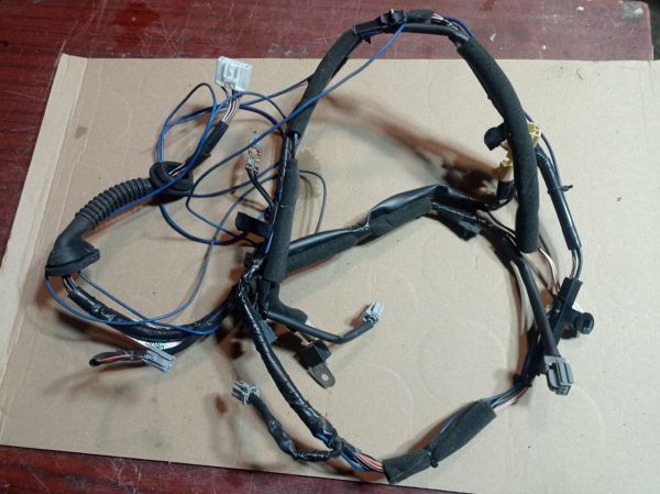 Проводка крышки багажника Mazda 3 BK 2004 - 2009 г.в., хэтчбек, B6701