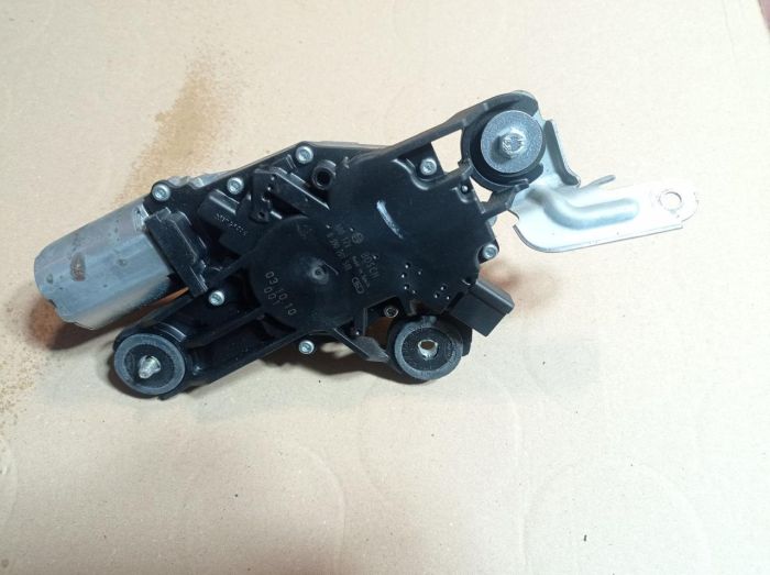 Моторчик стеклоочистителя задний, Mazda 3 BK 2004 - 2009 г.в., хэтчбек, 0390201588