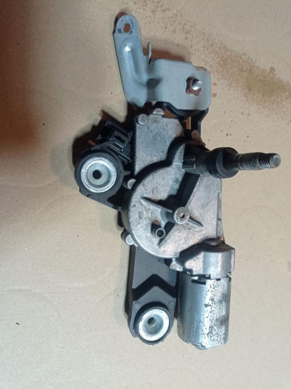 Моторчик стеклоочистителя задний, Mazda 3 BK 2004 - 2009 г.в., хэтчбек, 0390201588