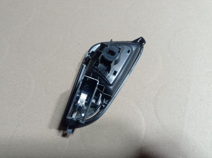 Ручка открывания дверей внутренняя правая задняя Ford Focus 3, AM51-U22601-BEW