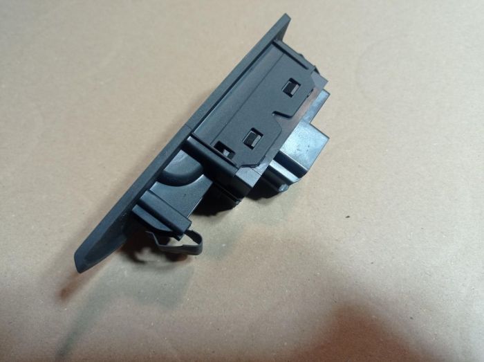 Кнопка стеклоподъемника Chevrolet Volt задняя льва GM, 20933566