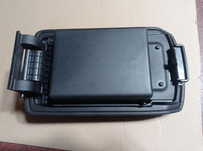 Подлокотник Mazda 3 BK 2004 - 2009 г.в., хэтчбек, BP4K6445X