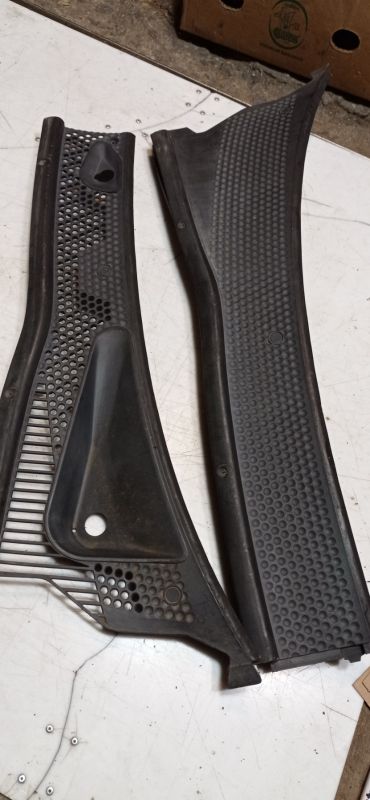 Решетка под лобовое стекло, жабо Ford Focus 1, Форд Фокус, 1M51A02217AB,1M51A02216AB